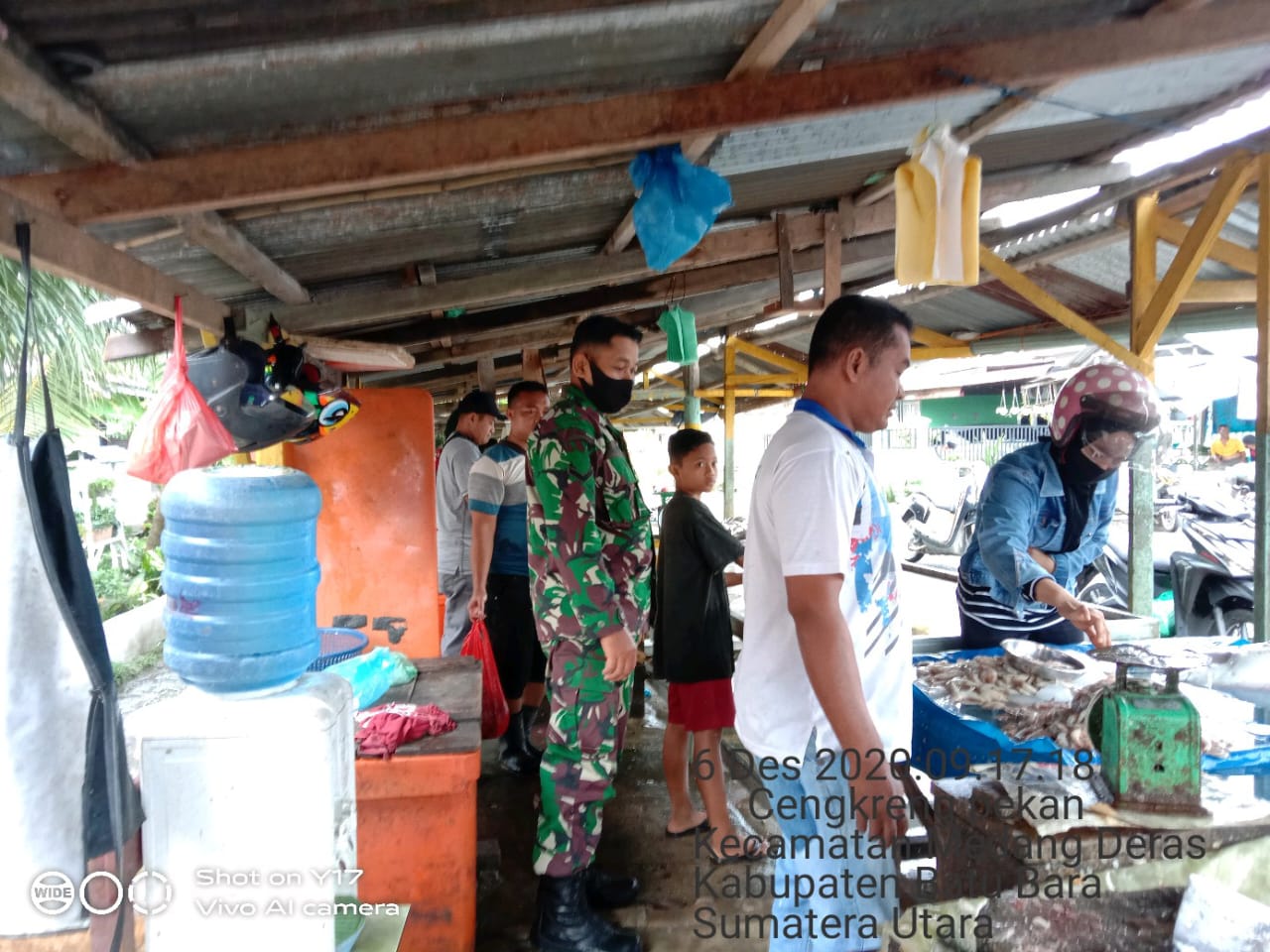 Dipasar Tradisional Personel Jajaran Kodim 0208/Asahan Sosialisasikan Protokol Kesehatan Ke Pengunjung dan Pedagang