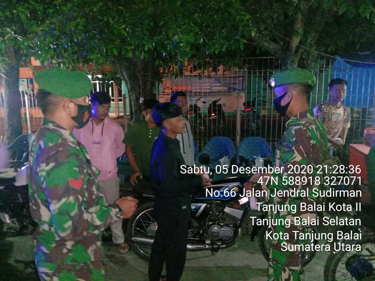 Gelar Patroli Gabungan, Personel Jajaran Kodim 0208/Asahan Bersama Dinas Terkait Edukasi Covid-19