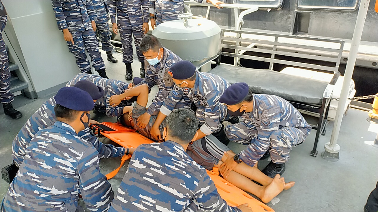 SAR Satrol Lantamal IV Latihan Penyelamatan di Laut 