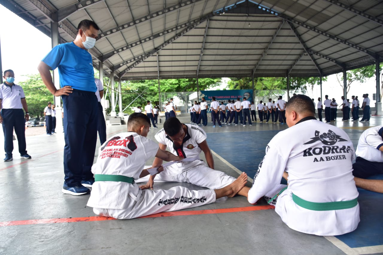 Pangkoarmada II Ajak Prajurit Latihan Bela Diri