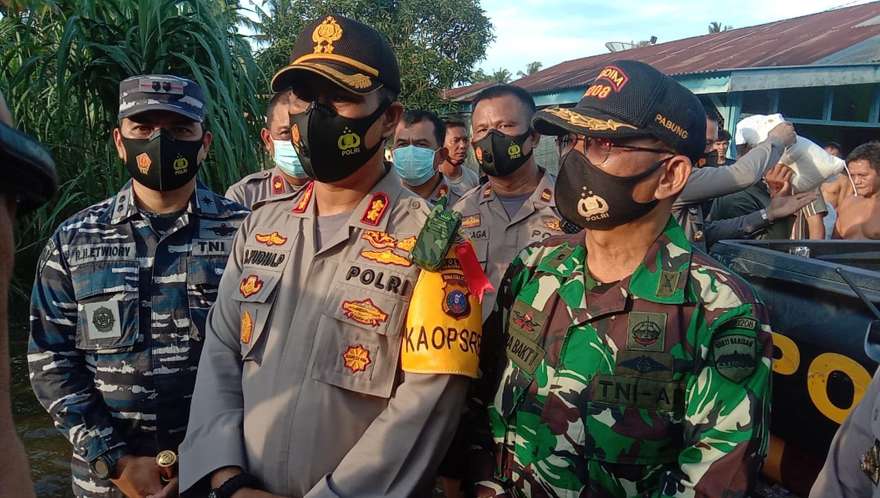 Bantuan Sosial TNI-Polri Terhadap Masyarakat Terdampak Banjir