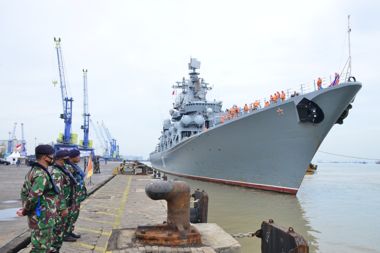 Lantamal V Sambut Kedatangan 3 Kapal Angkatan Laut Rusia di Tanjung Perak