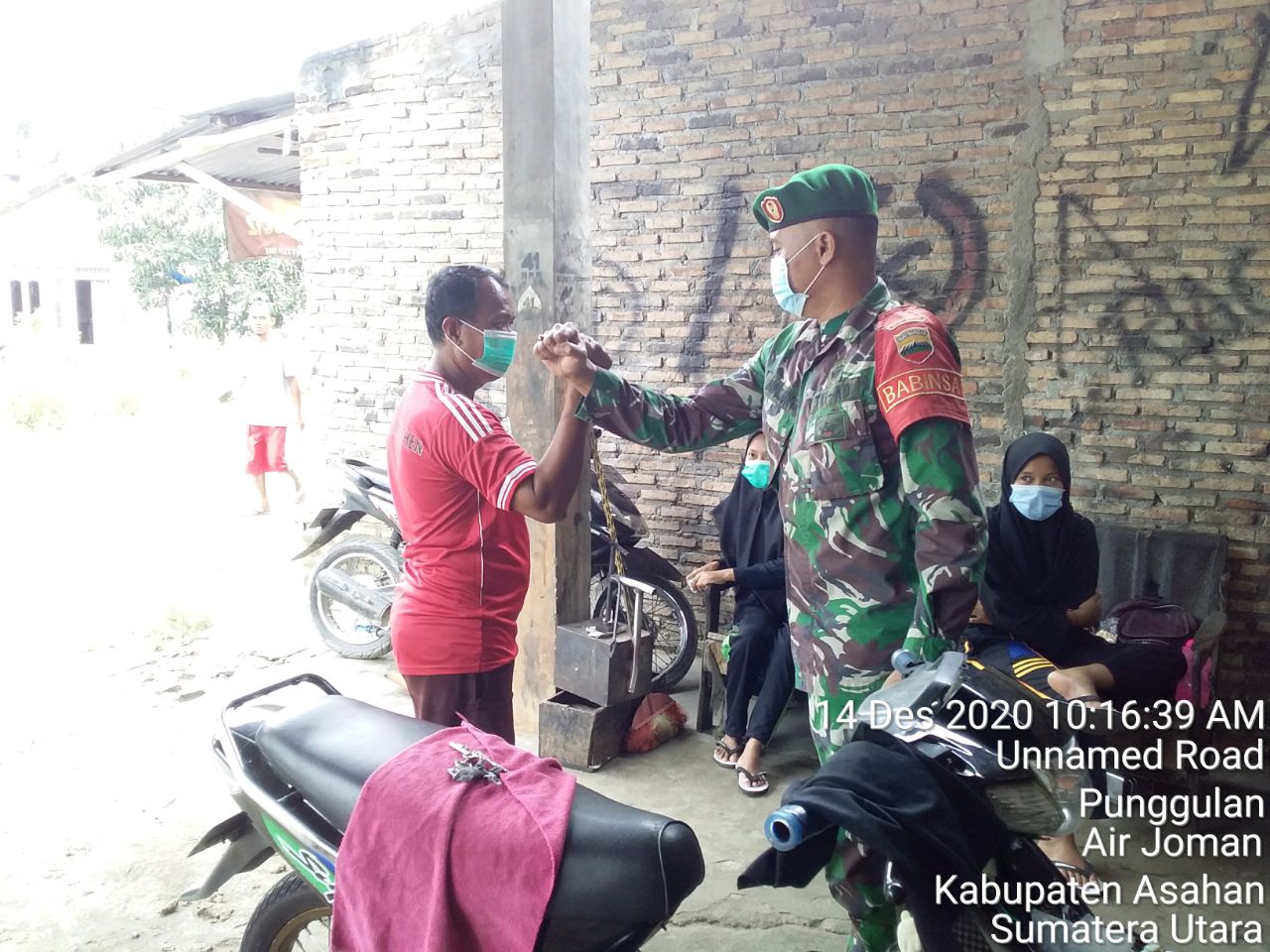 Edukasi Covid-19 Kodim 0208/Asahan Bagikan Masker Gratis Ke Warga