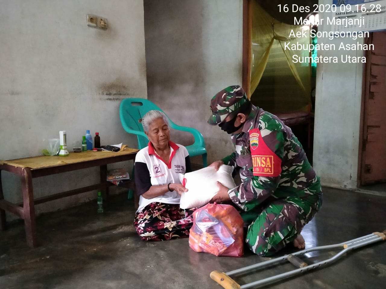 Sangat Peduli Warga Kurang Mampu, Personel Jajaran Kodim 0208/Asahan Berikan Bantuan Sembako