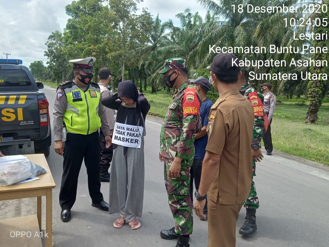 Melihat Warga Tidak Pakai Masker, Personel Jajaran Kodim 0208/Asahan Berikan Himbauan Pentingnya Pakai Masker