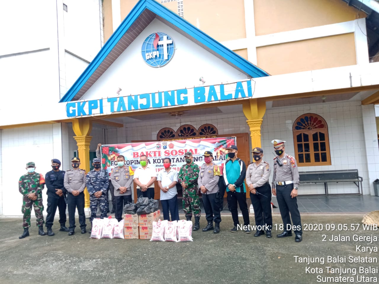 Jelang Nataru, Personel Jajaran Kodim 0208/Asahan Bersama Warga Gelar Baksos di Gereja