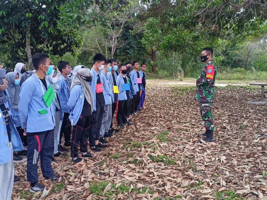 Kiprah Babinsa Sungai Raya, Tanamkan Semangat Patriotisme Terhadap Mahasiswa POLNEP