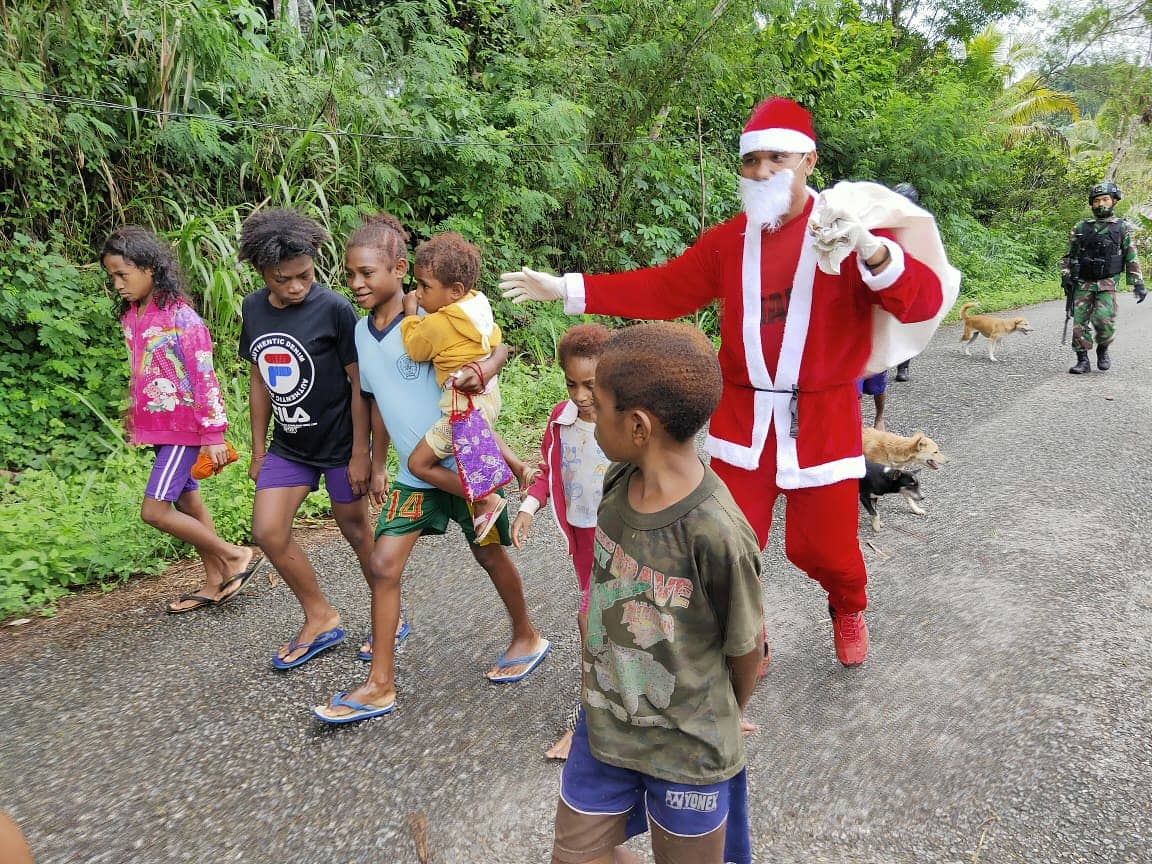 Hadiah Natal Masyarakat Papua, Satgas Yonif Raider 100/PS Siapkan 750 Paket Sembako dan 150 Paket Alat Sekolah Anak