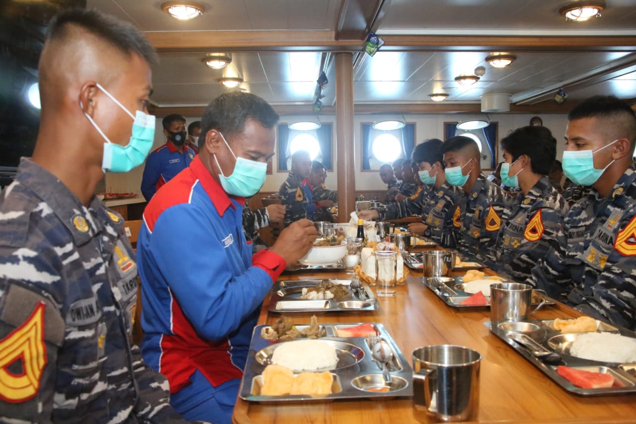 Prajurit dan Taruna Umat Kristiani Satgas OBS 20 Rayakan Natal Di Medan Tugas