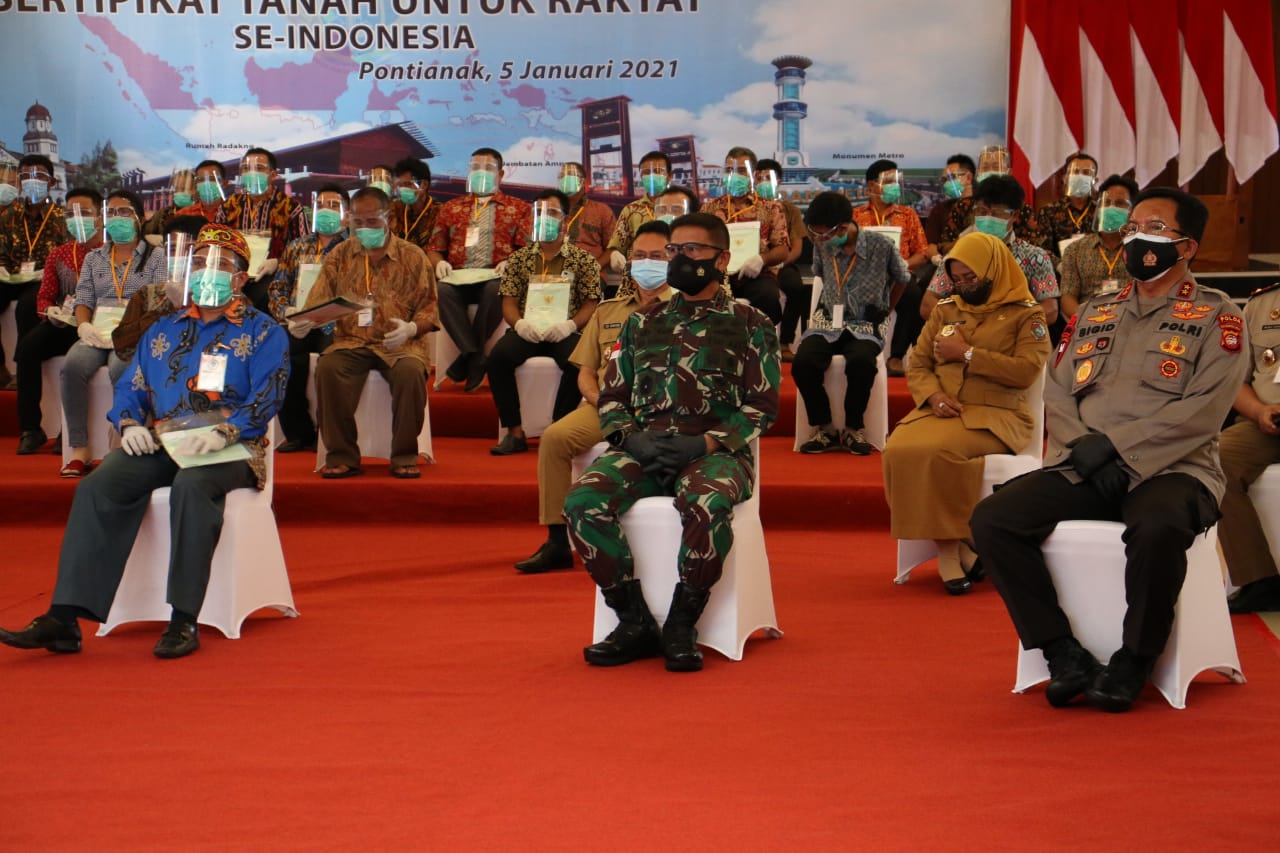 Pangdam XII/TPR Hadiri Penyerahan Sertifikat Tanah oleh Presiden RI Secara Virtual