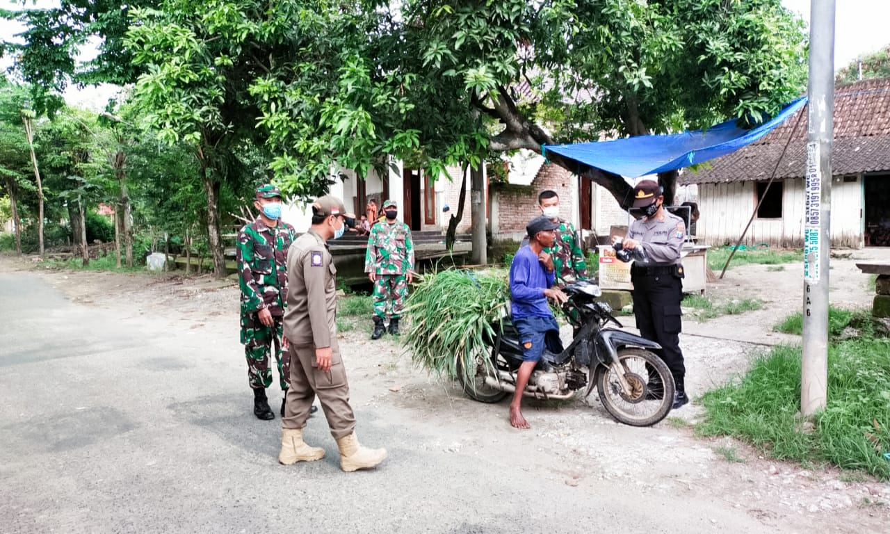 Cegah Sebaran Covid-19, Petugas Gabungan Di Kecamatan Trucuk Bojonegoro Operasi Gakplin