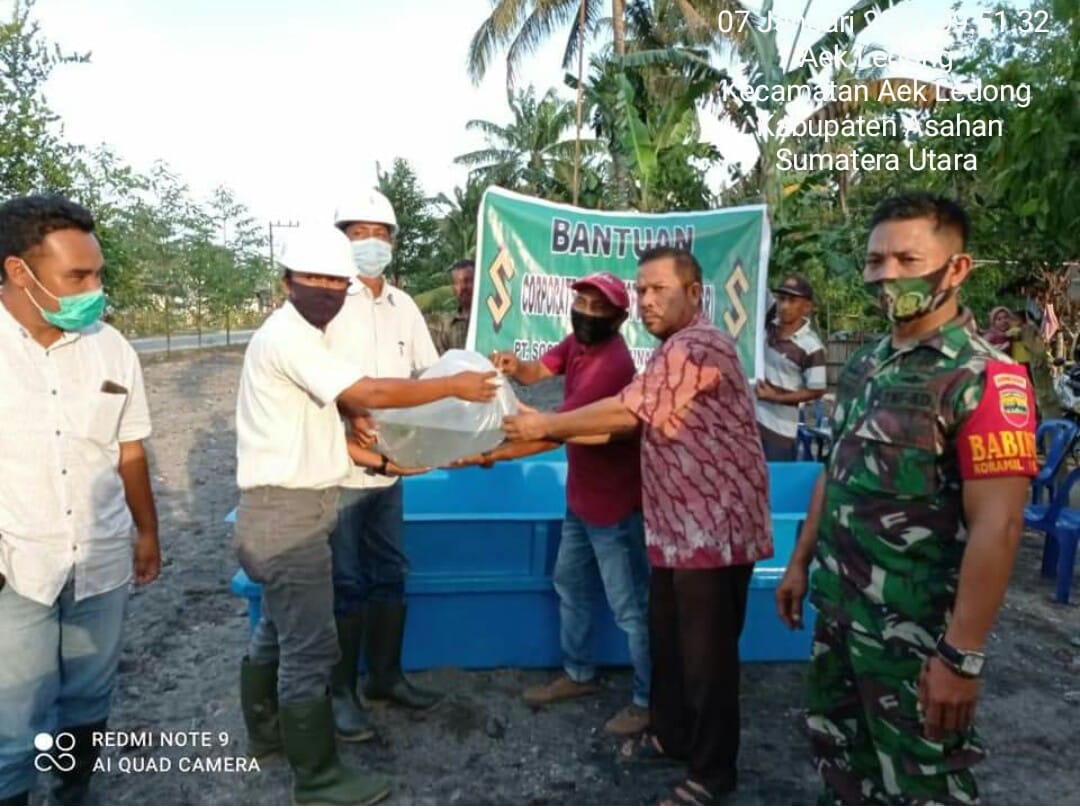 Personel Jajaran Kodim 0208/Asahan Turut Serta Menghadiri Pemberian Bibit Ikan Dari PT. Socfindo Kepada Kades Aek Ledong