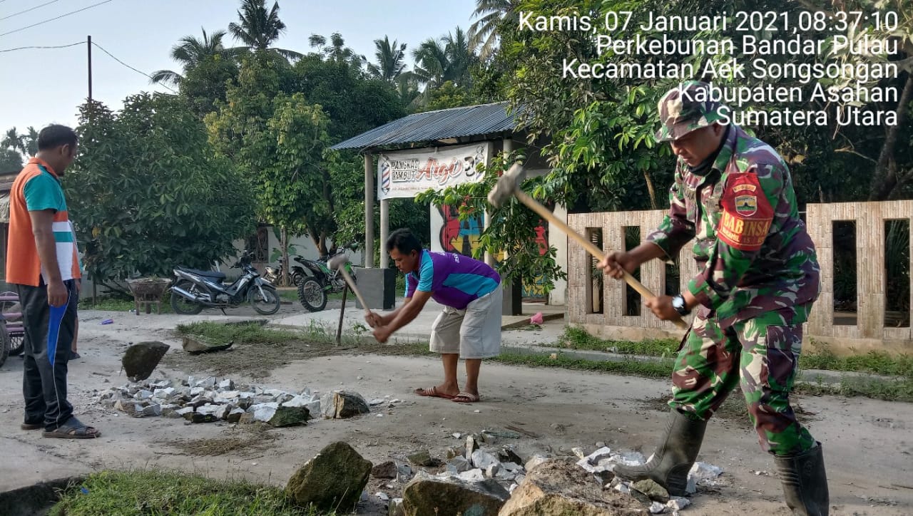 Personel Jajaran Kodim 0208/Asahan Ajak Warga Binaan Untuk Melaksanakan Gotong Royong