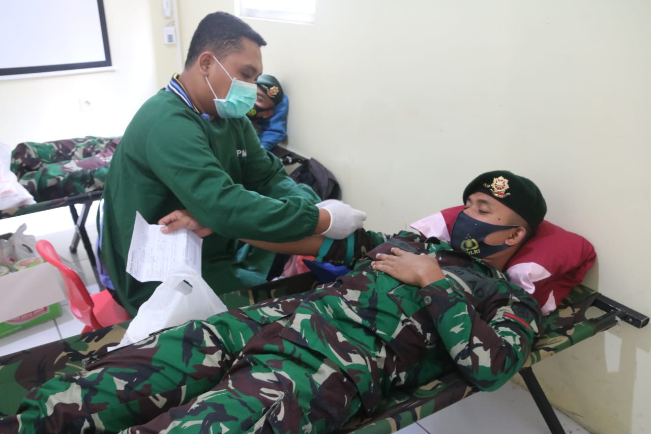 Prajurit Yonif Mekanis Raider 411 Kostrad Ikuti Donor Darah di Salatiga