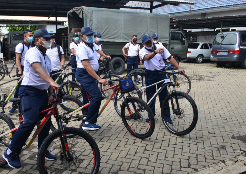 Bersepeda, Gubernur AAL Olahraga Bersama Kasal, Inspeksi Fasilitas Pendidikan TNI AL Bumimoro