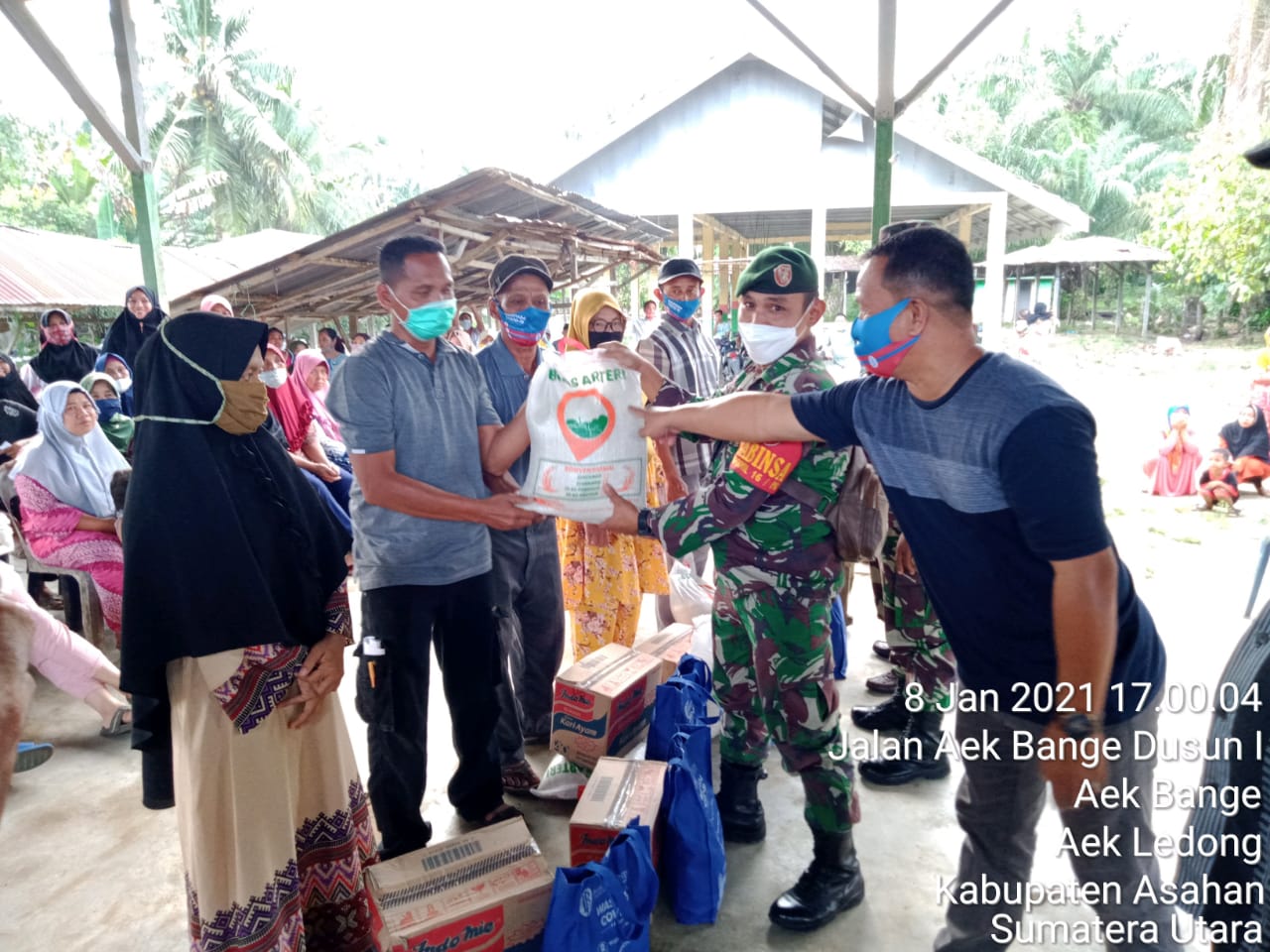 Personel Jajaran Kodim 0208/Asahan Dampingi Pembagian Paket Sembako Dari Gugus Tugas Pemprov Sumut Kepada Warga Binaan