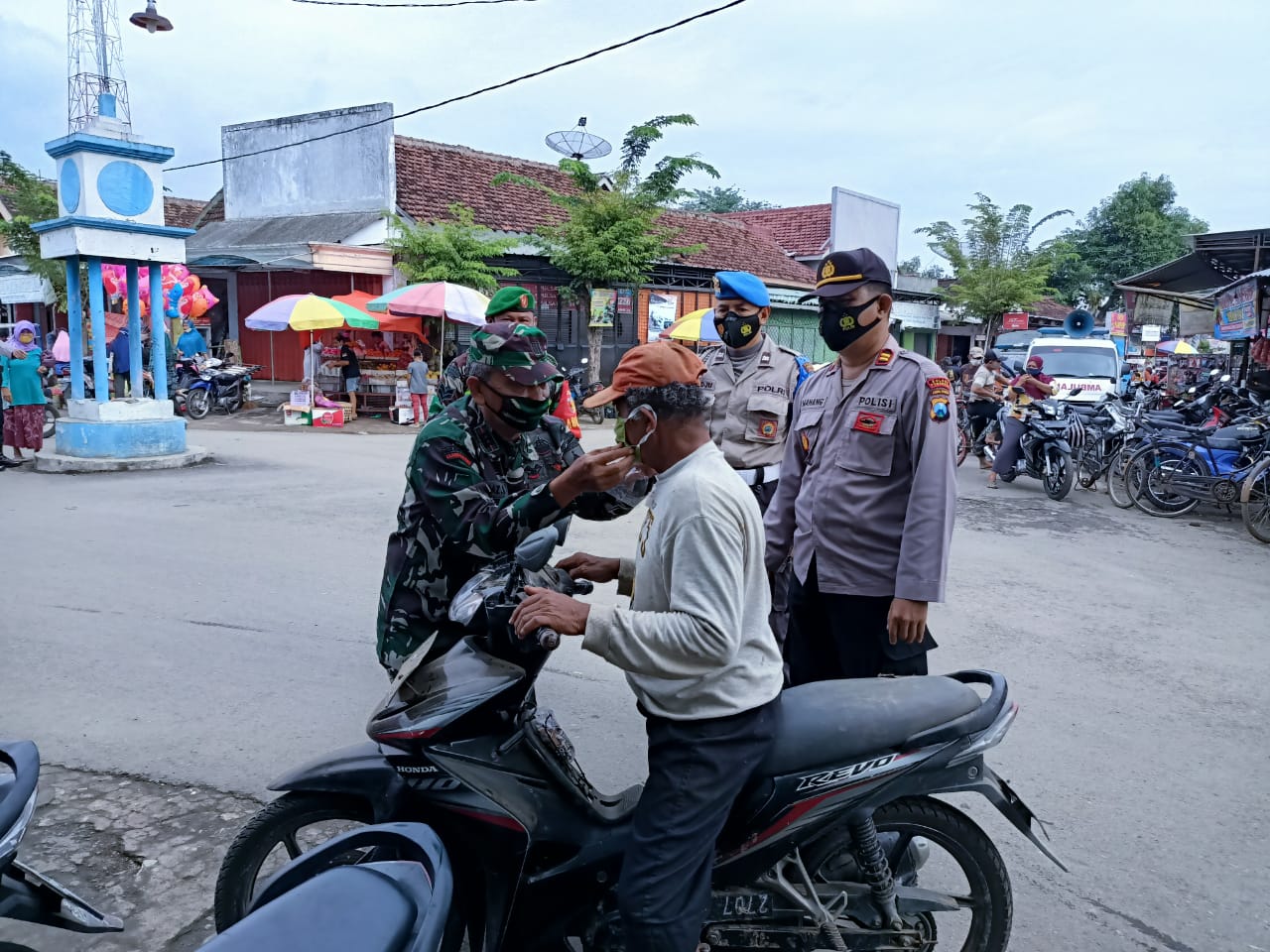 Hentikan Pandemi Covid-19, Kodim 0802/Ponorogo Bersinergi Dengan Unsur Terkait Laksanakan Penegakan Disiplin Protokol Kesehatan