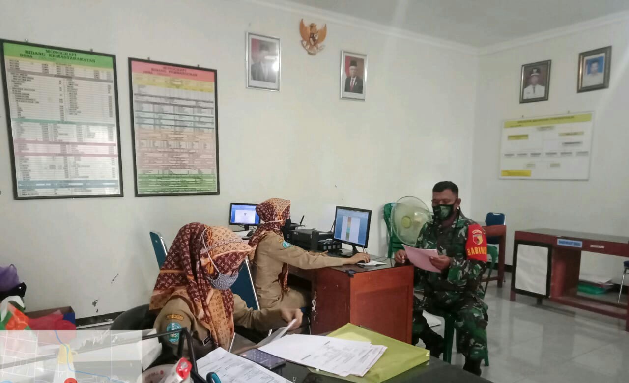 Binter Ditengah Pandemi, Anggota Kodim 0802/Ponorogo Ajak Warga Terapkan 3M