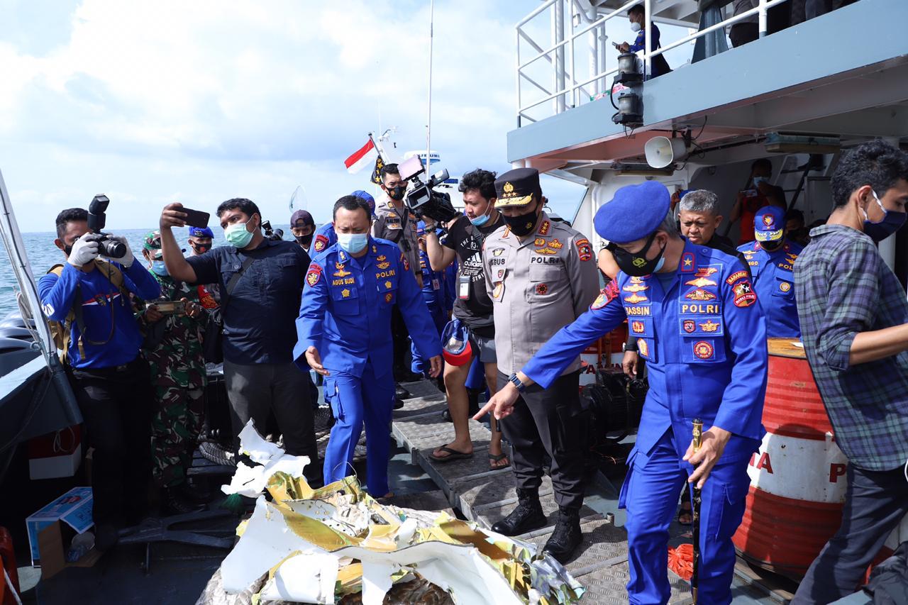 Kabaharkam Polri Cek Langsung Proses Pencarian Korban Pesawat Sriwijaya Air SJ 182