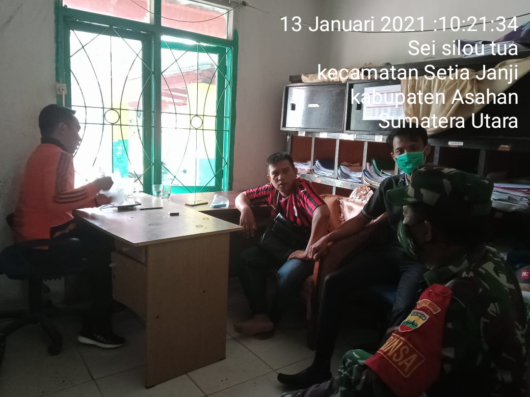 Personel Jajaran Kodim 0208/Asahan Melaksanakan Silahturahmi di Kantor Kepala Desa Wilayah Binaan