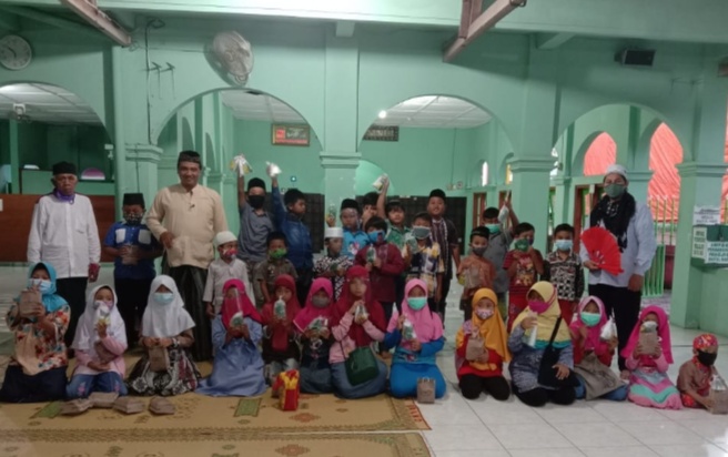 Kak Rustam, Edukasi Karakter Santri Melalui Cerita dan Sulap Dakwah