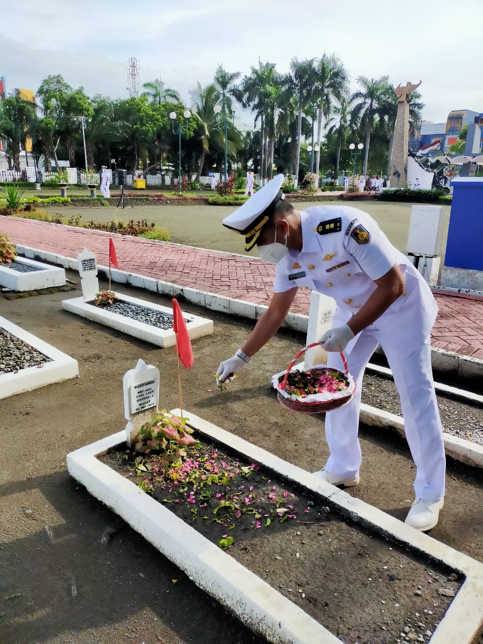 Sambut Peringatan Dharma Samudera, Perwira STTAL Berziarah TMP Kusuma Bangsa