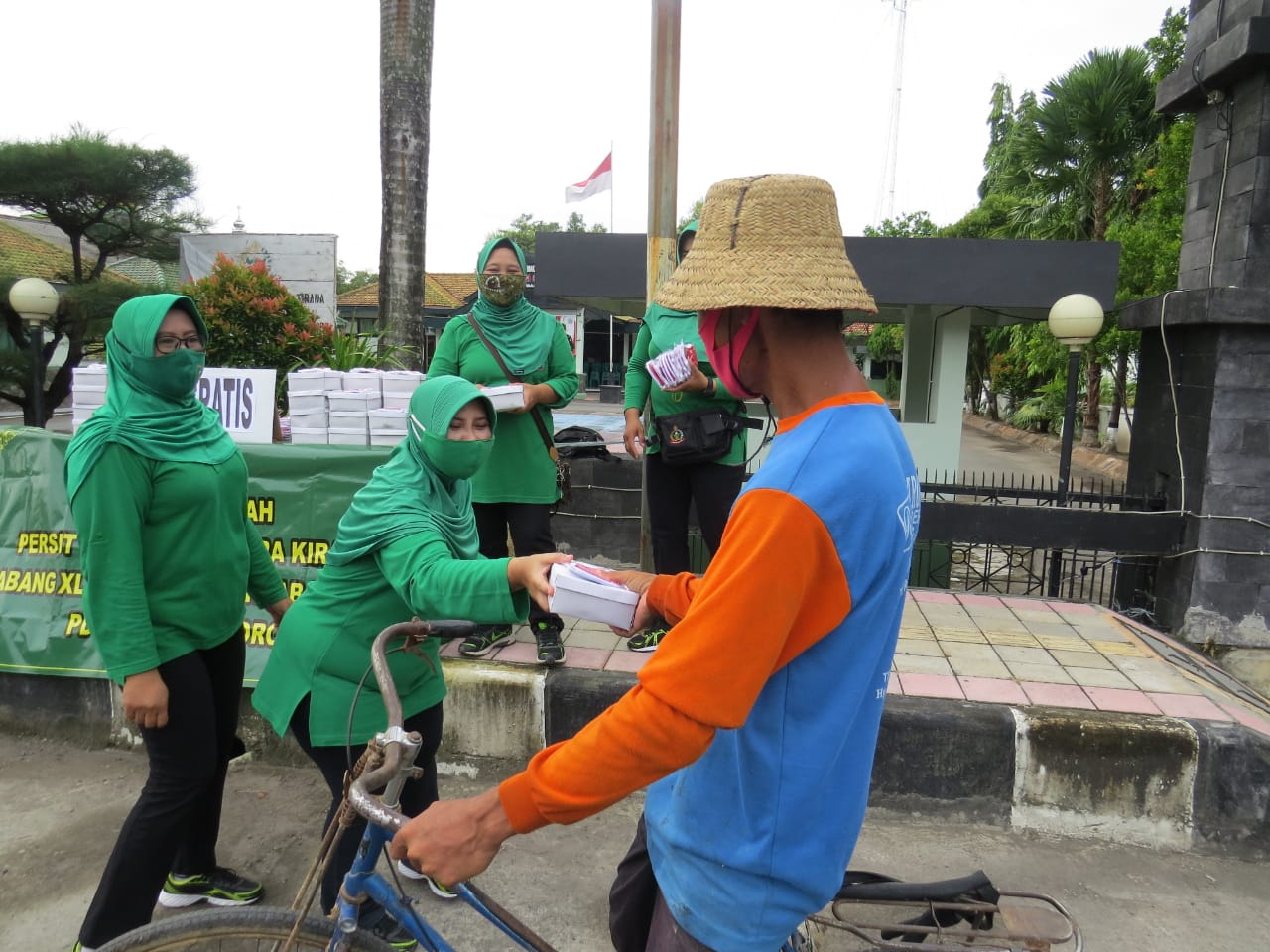 Persit Kartika Chandra Kirana Cabang XLI Kodim 0720/Rembang, Gelar Jum’at Berkah