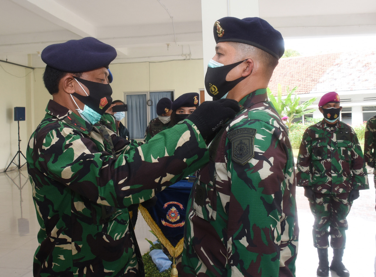 Kolonel Laut (P) Friche Flack Jabat Komandan Puslatopsla Kodiklatal