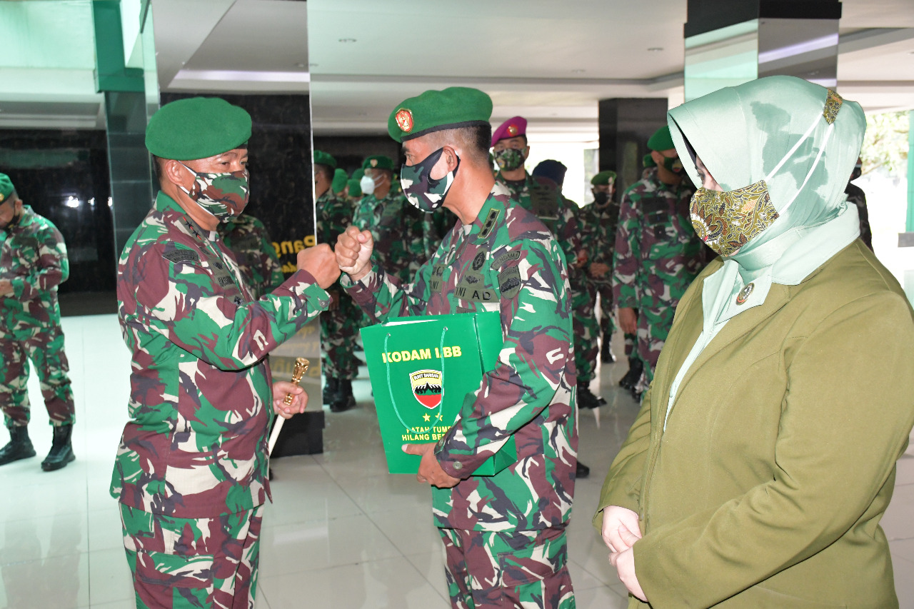 Penyerahan Jabatan dan Tradisi Korps Pelepasan Kapendam I/Bukit Barisan