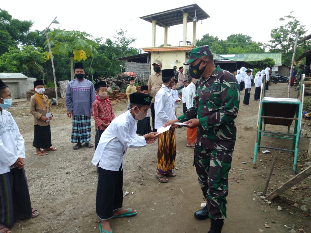 Peduli Sesama, Kodim 0802/Ponorogo Berikan Santunan Kepada Para Santri