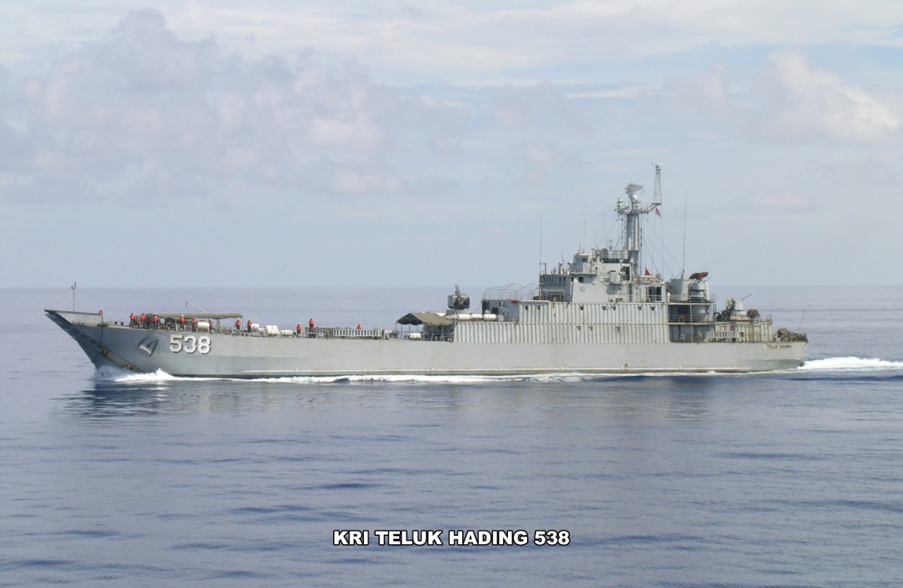 KRI Teluk Hading 538 Angkut Bantuan Kemanusiaan untuk Korban Banjir Banjarmasin