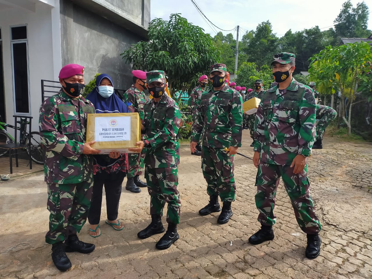 Lantamal IV Peduli Pasca Korban Banjir dan Tanah Longsor di Tanjungpinang