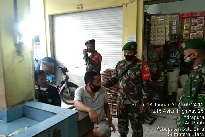 Laksanakan Patroli Pengamanan Disiplin Mandiri Covid-19, Personel Jajaran Kodim 0208/Asahan Berikan Himbauan Kepada Pedangan Dan Pembeli