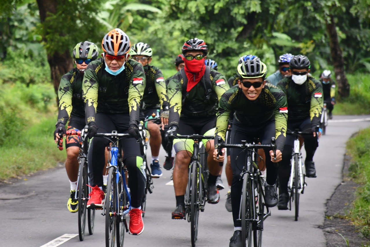 Mengenal Lebih Dekat dengan Tim Gowes Ojo Kendor