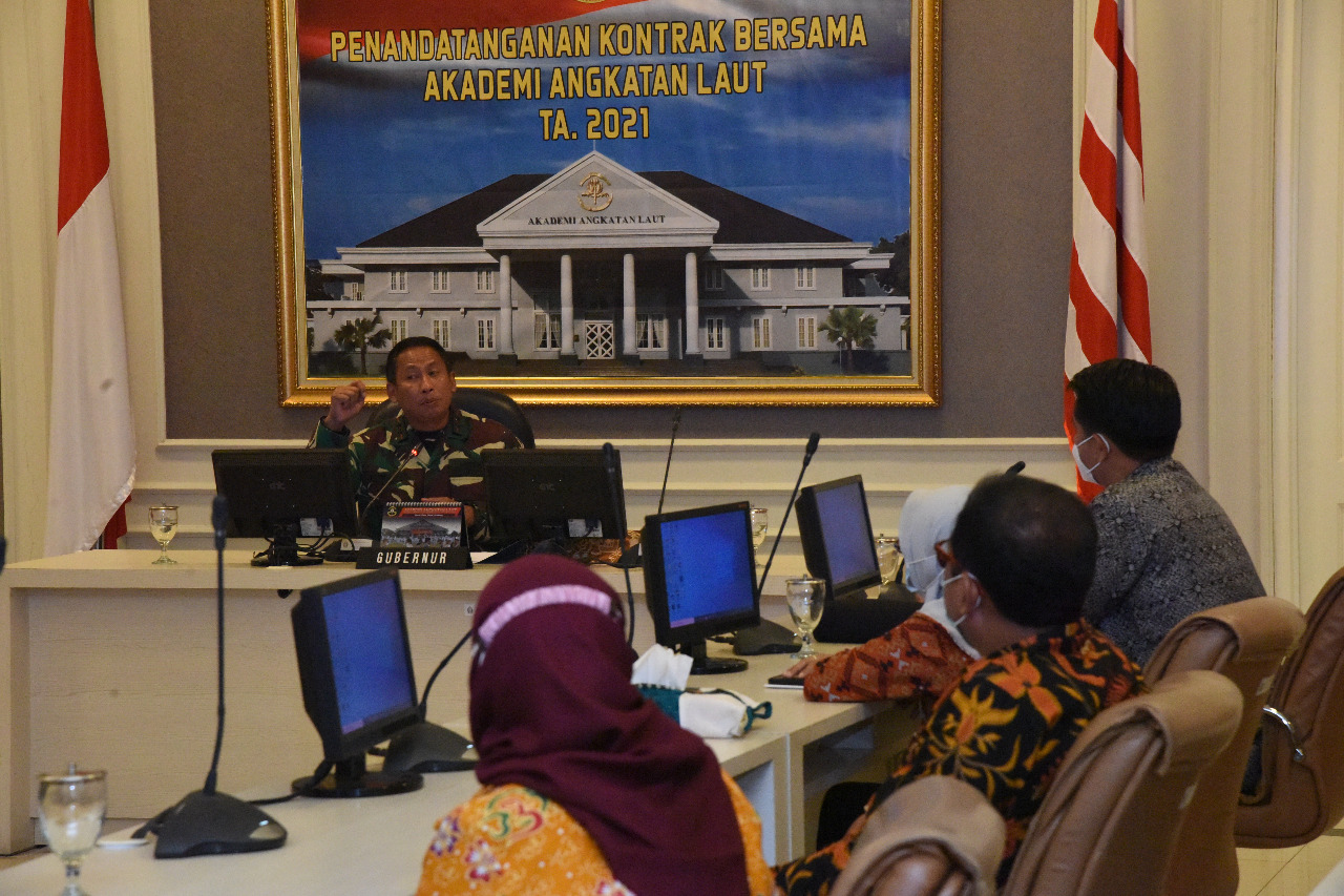 Melalui Vicon, Gubernur AAL Ikuti Penandatanganan Kontrak Bersama Pengadaan Barang dan Jasa TNI AL 2021