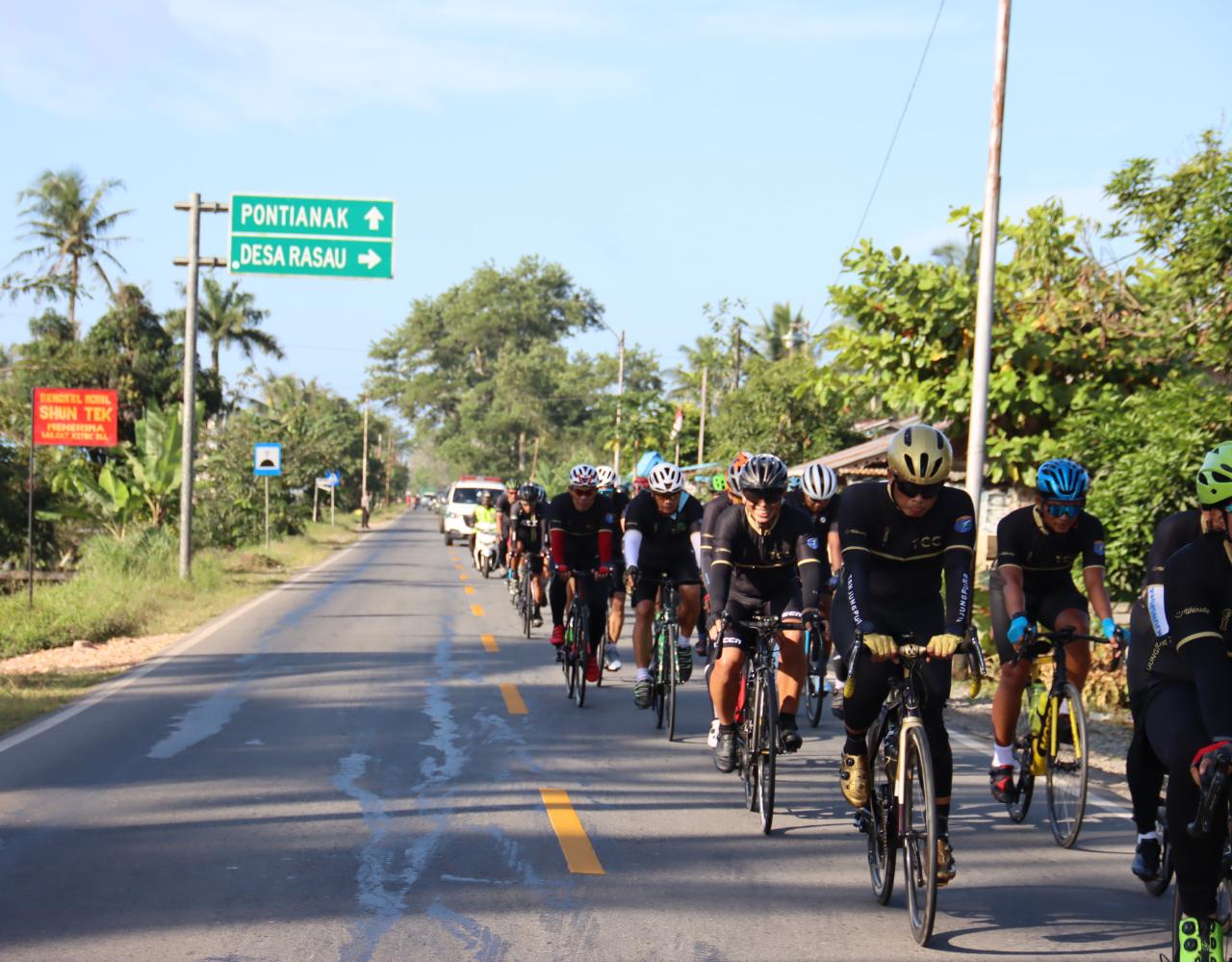 Menjaga Stamina Sehat dan Bugar, Pangdam XII/TPR Pimpin Gowes Tour De Anjongan