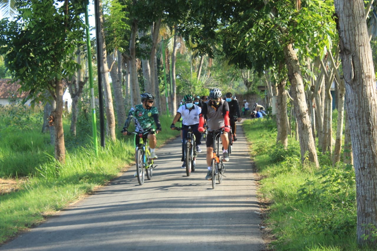 Danlanal Banyuwangi bersama Kapolresta dan Dandim 0825 Laksanakan Olahraga Bersepeda