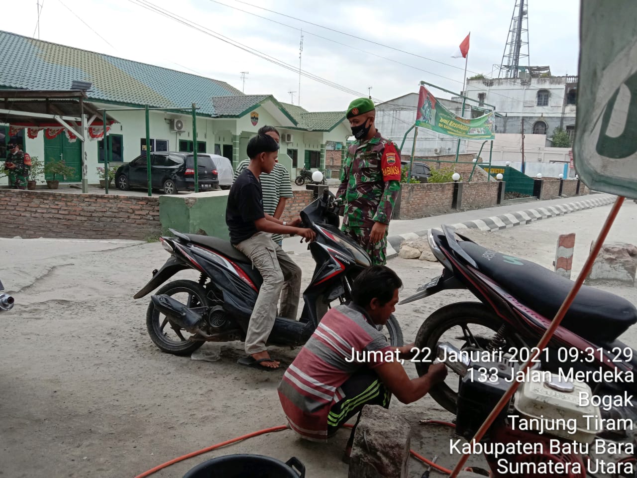 Cegah Covid-19 Merajalela Diwilayah Binaan, Personel Jajaran Kodim 0208/Asahan Berikan Himbauan Kepada Masyarakat Untuk Patuhi Prokes