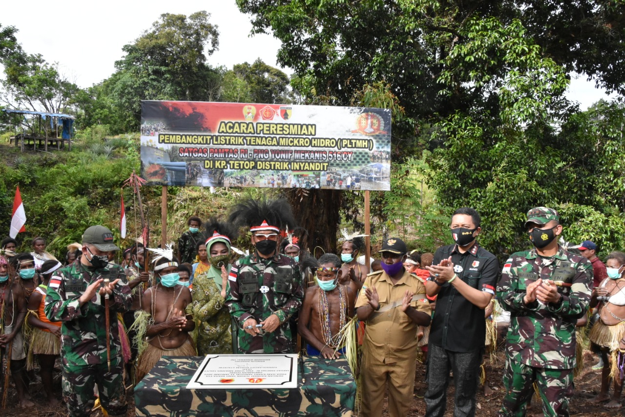 Danrem Merauke Resmikan PLTMH Karya Satgas Pamtas RI-PNG Yonif 516/CY