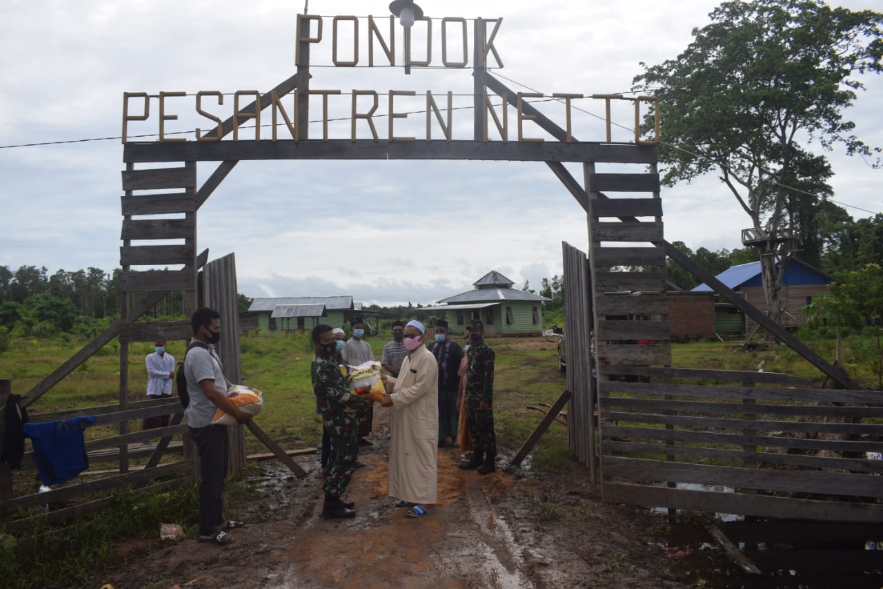 Prajurit Ghupta Vira Yonif 757 Gelar Baksos di Pesantren Netto