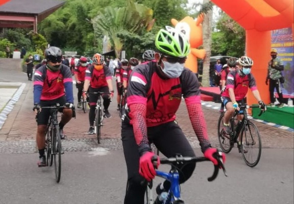 Danrem 081/DSJ Gowes Bareng Pangdam dan Sekda Jatim di Kota Batu