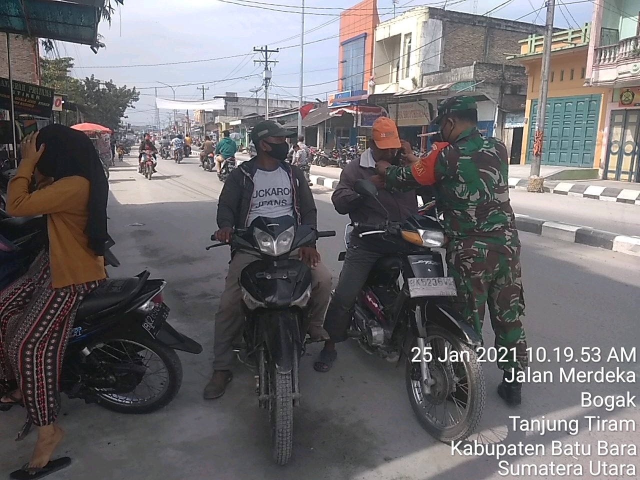 Meningkatkan Disiplin Warga, Personel Jajaran Kodim 0208/Asahan Laksanakan Edukasi Pentingnya Pakai Masker Dan Pentingnya Patuhi Protkes