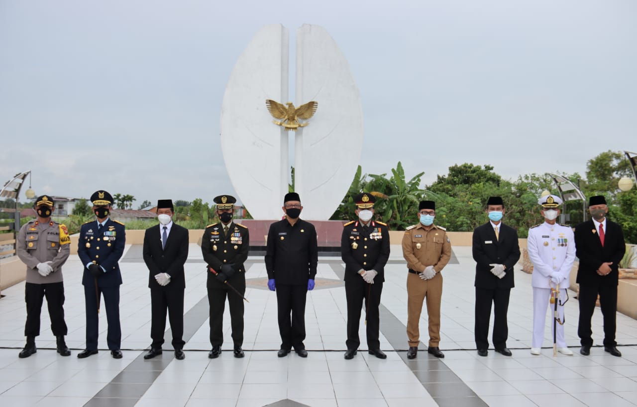 Peringati HUT ke-64 Pemprov. Kalbar, Pangdam XII/TPR Ikuti Ziarah di TMP Dharma Patria Jaya