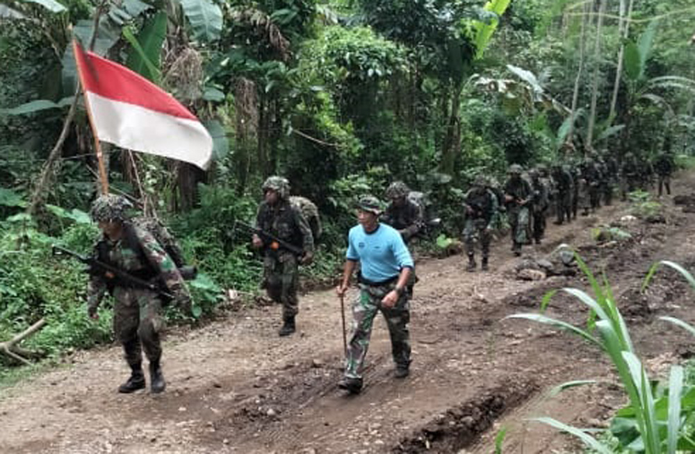 Prajurit Siswa Sekopaska Kodiklatal Melaksanakan Problem Komando Hutan