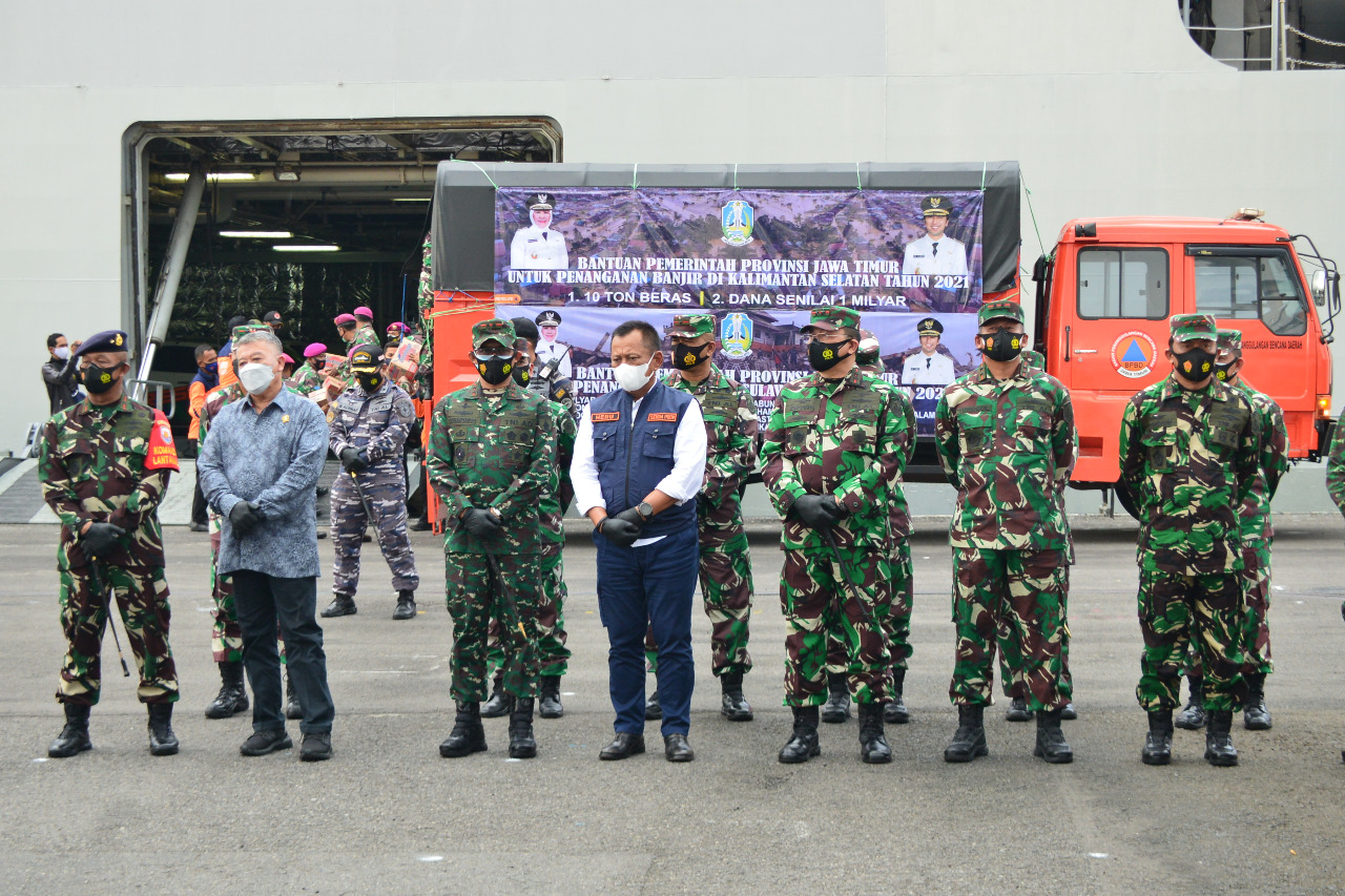 Gubernur AAL Hadiri Pelepasan KRI TNI AL Bawa Bantuan untuk Korban Bencana Alam