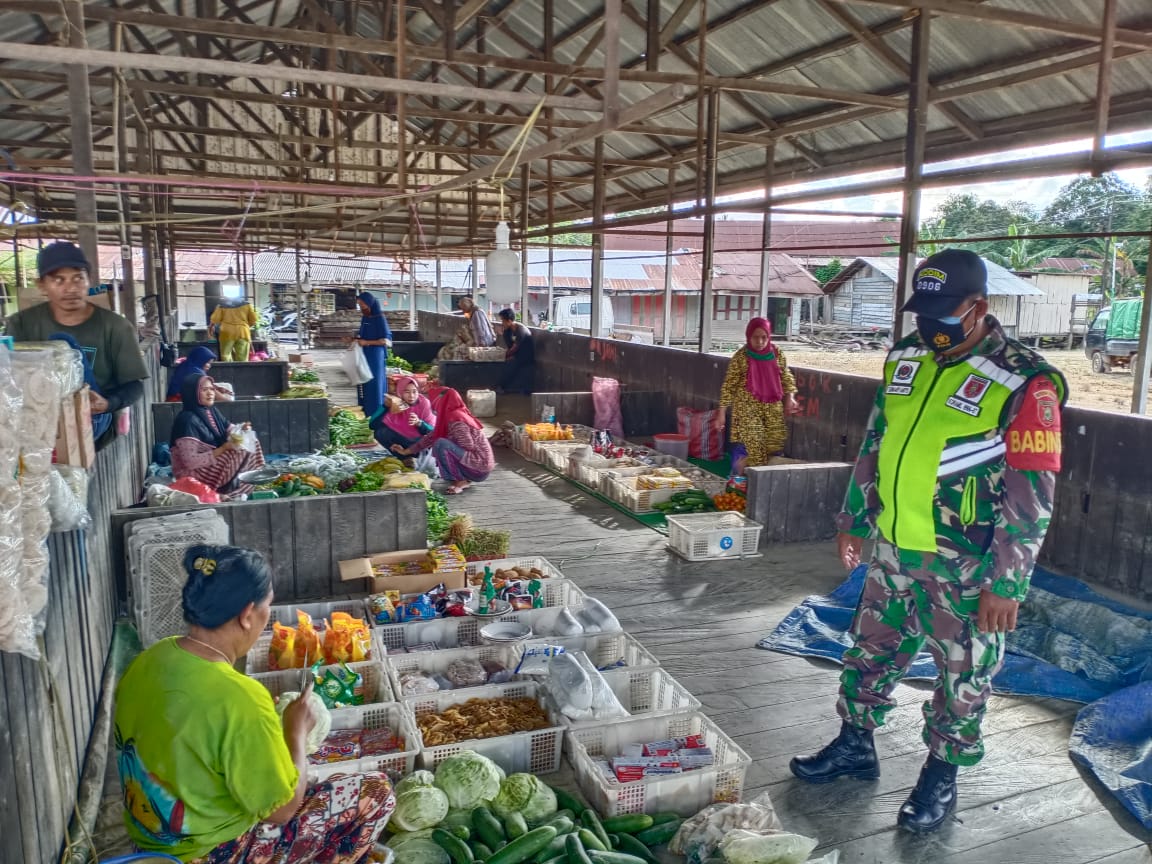 Koramil Sebulu Dan Pemerintah Desa Sumber Sari Tertibkan Pedagang