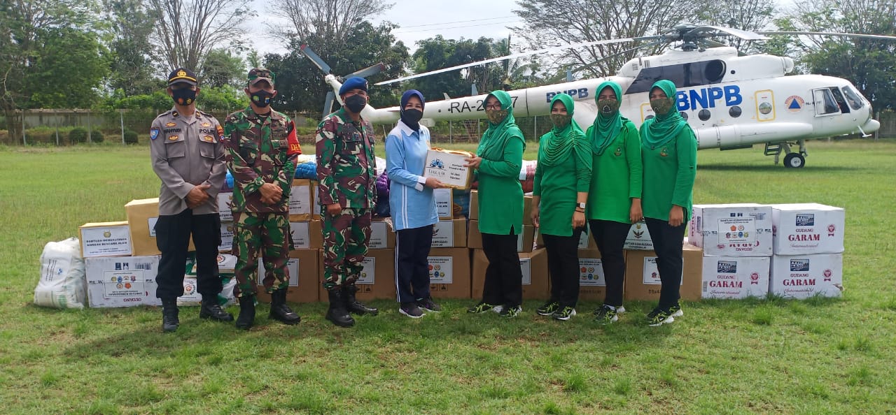 Korem Antasari Persit Kodim Barabai, Salurkan Bantuan Dari Danlanud Syamsudin Noor