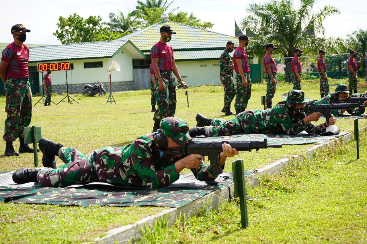 Dandim Pasaman dan Dandim Tanah Datar Juarai Lomba Tembak Antar Dansat HUT Korem 032