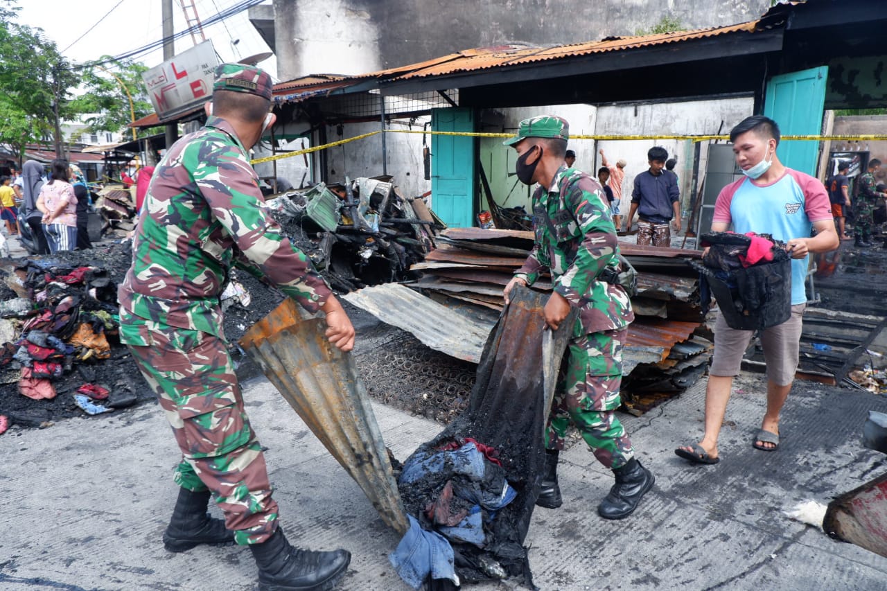 Gerak Cepat Korem 023/KS Bantu Korban Kebakaran