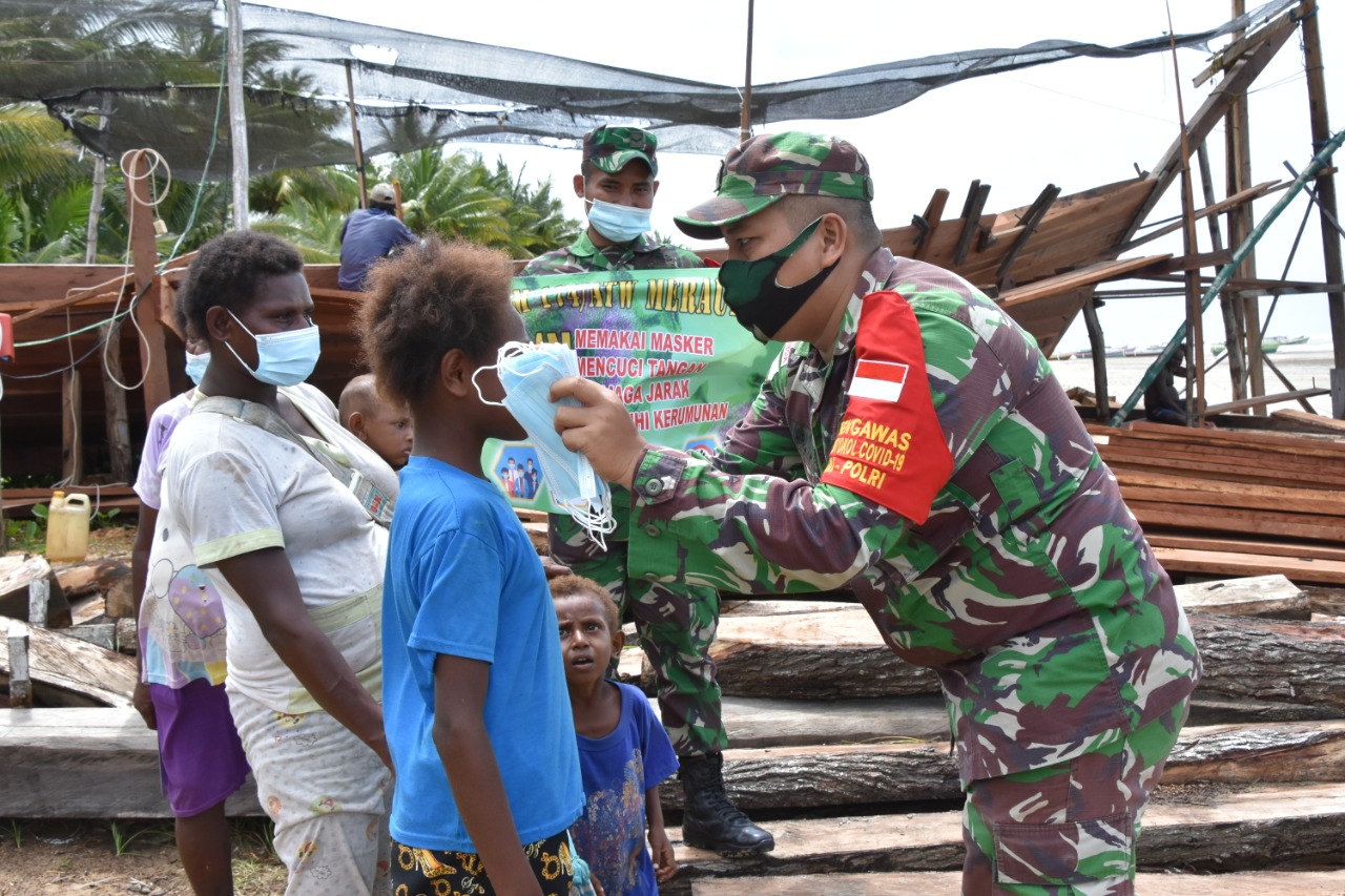 Korem174 Merauke Bagikan Ribuan Masker dan Gelar Sosialisasi Protokol Kesehatan